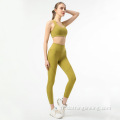 Ensemble de yoga avec soutien-gorge de sport et pantalons leggings